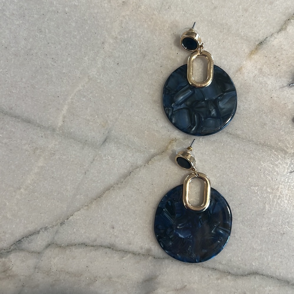 Adorable Earring Set! - Picture 5 of 5